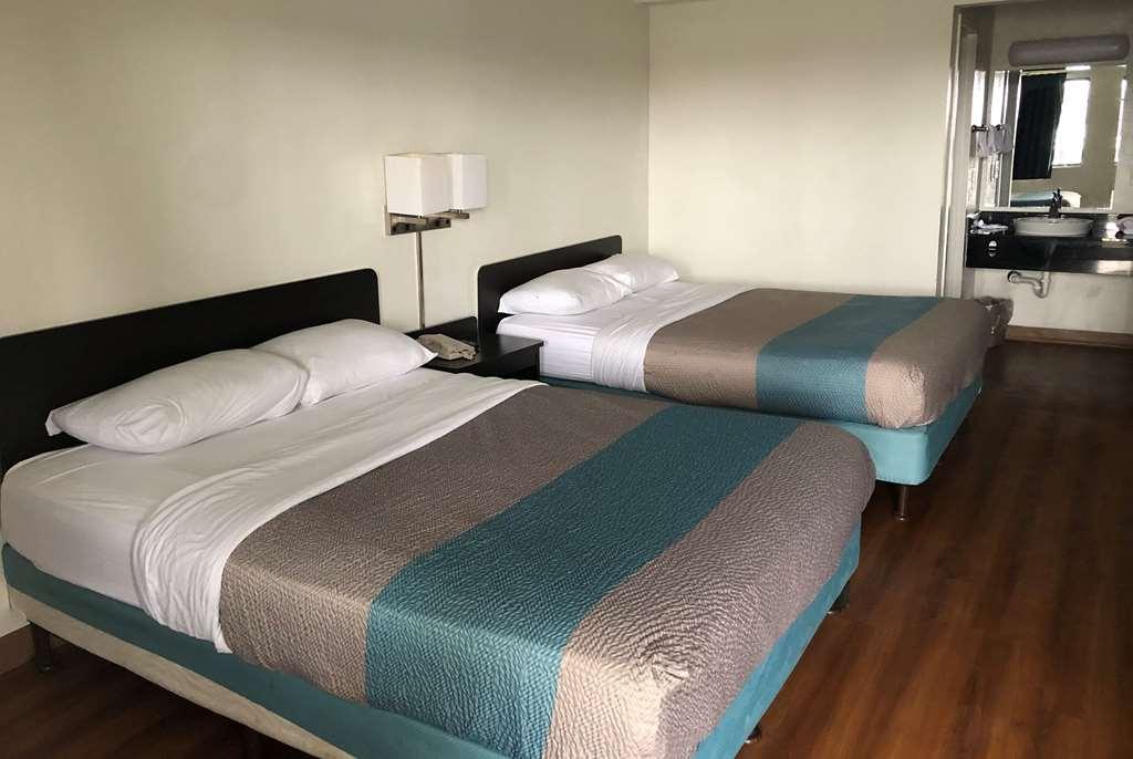Days Inn By Wyndham Indianapolis South Room photo